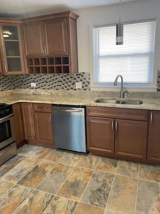 Photo - 7130 N Paulina St