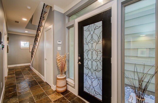 Photo - 5222 Lillian St