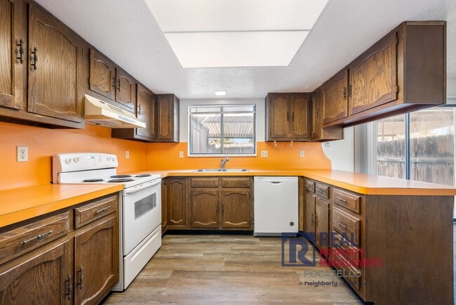 Photo - 3 bedroom 1.5 bath townhouse - 2 car carport