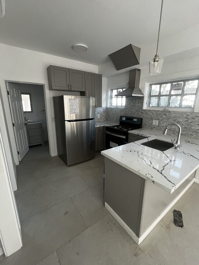 Photo - 1511 W 28th St