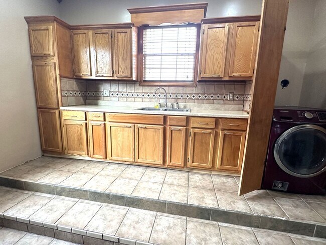 Photo - 3690 St James Blvd