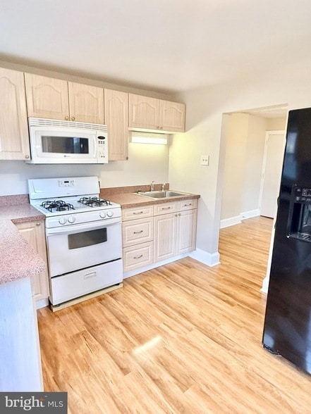 Photo - 666 Jefferson Ave