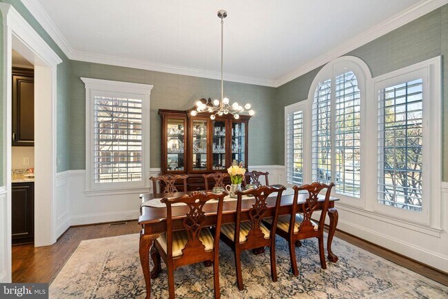 Photo - 1604 Colonial Ln