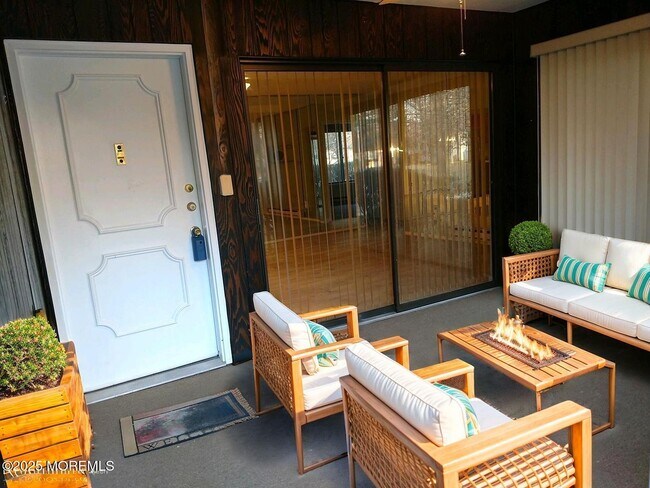 Photo - 137 Amberly Dr