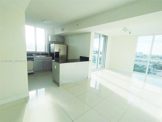 Photo - 1871 NW S River Dr Unidad 1101