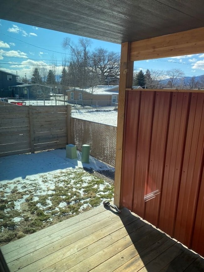 Photo - Newer Build - Immaculate 4-5 bed 3.5 Bath Townhouse