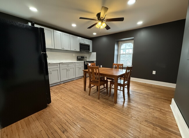 Building Photo - 347 Kerlin St Unit 4