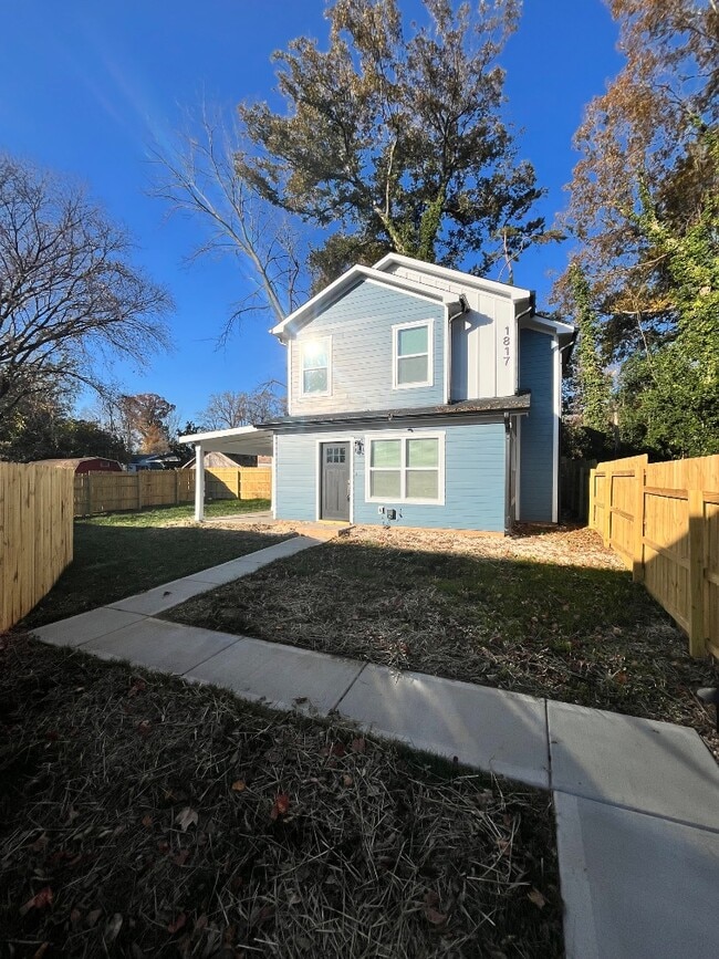 Photo - 1817 Newcastle St