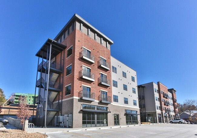 Building Photo - 3938 S Lone Pine Ave