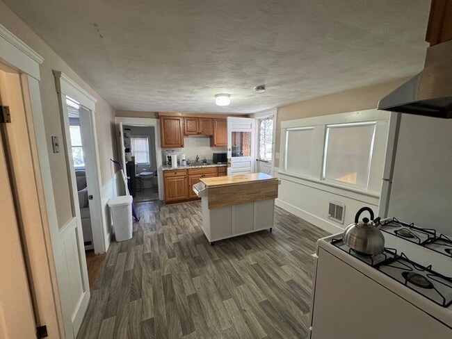 Photo - 187 Danforth St Unidad 2