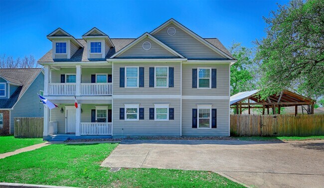 Photo - 1122 Detroit St