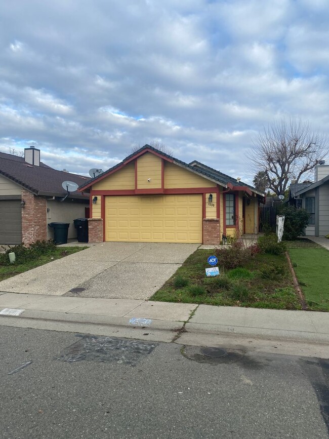 A Must See Roseville 3 Bedroom, 2 bath Home - A Must See Roseville 3 Bedroom, 2 bath Home