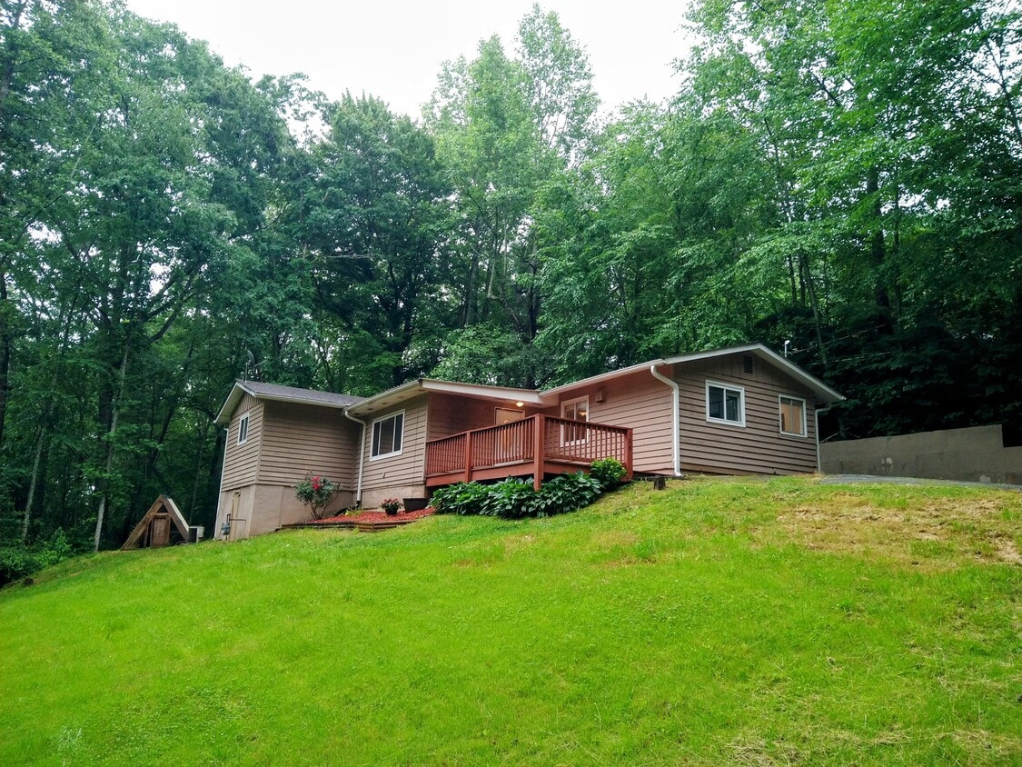 Photo - 128 Woodland Hills Dr (Franklin, NC)