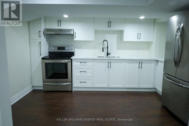 Photo - 704 Oshawa Blvd N