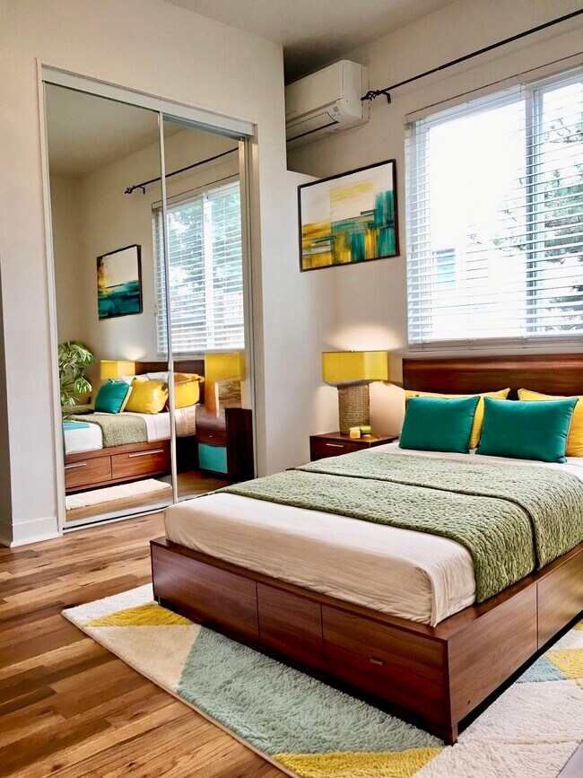 Photo - 502 Los Arboles Ave NW