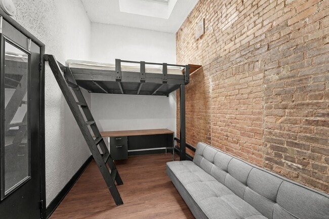 Building Photo - 136 Court St Unit 3