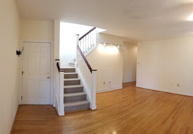 Photo - 12 W Abington Ave Unit 1