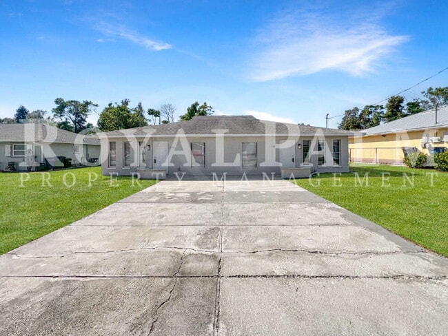 Building Photo - Your Cozy Core Era Starts in Fort Myers – 3BR/2BA Duplex with a Fresh New HVAC!