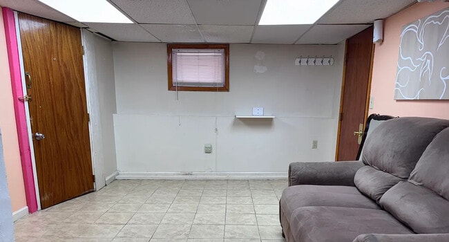 Building Photo - 41 Leick Ave Rental