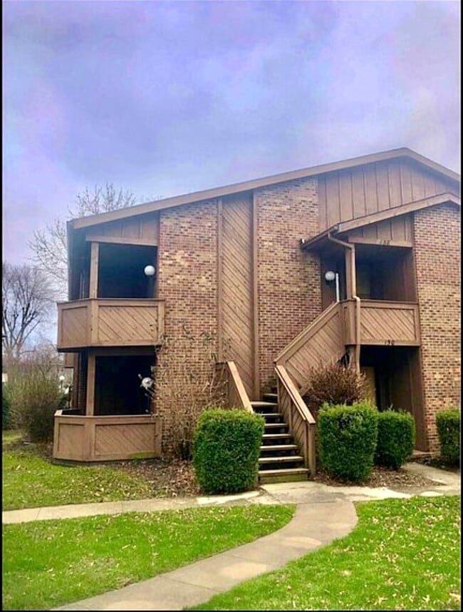 Park-Like Setting - 158 Hartford Ct Townhome
