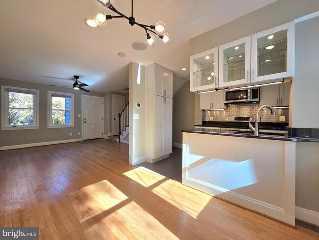 Photo - 527 E Nelson Ave