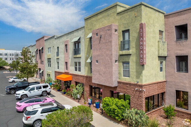 Building Photo - Stone Avenue Standard-Students Only!