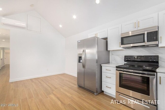 Photo - 444 S Delaware St Unit 2