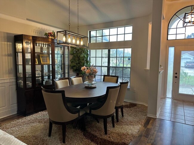 Photo - 1461 Wellington Cir