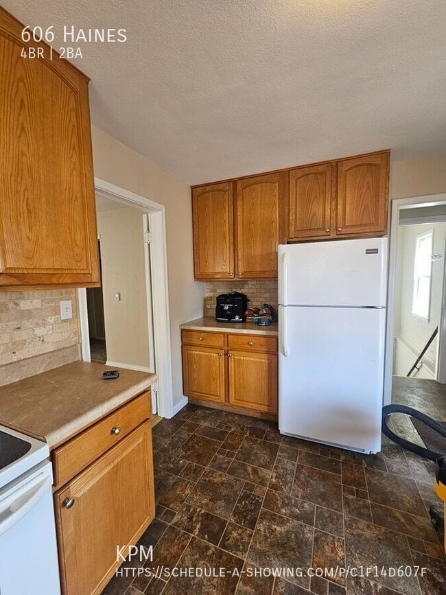 Photo - 606 Haines-