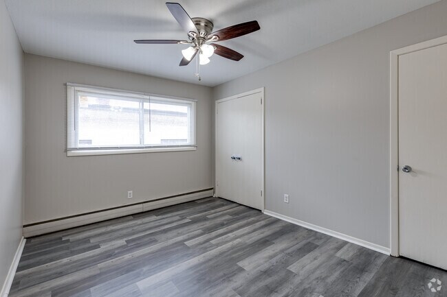 1BR, 1BA - 600SF - Bedroom