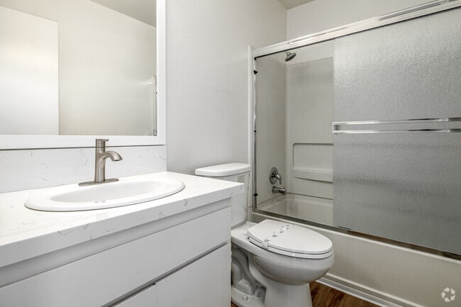 2BR, 2BA - 950SF - Second Bathroom - Cape Cod Apartments