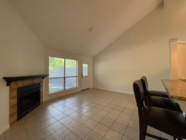 Photo - 210 E Denton Dr