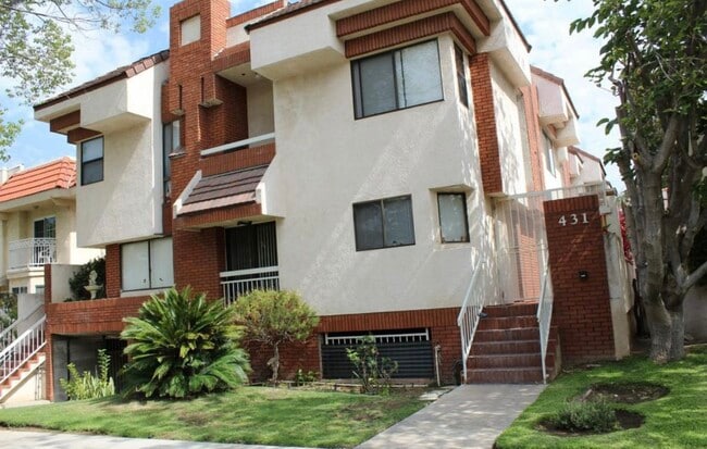 Building Photo - 431 W Lexington Dr Unit 8 Rental
