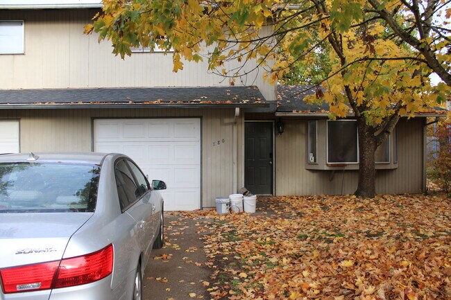 880 Lateral Frontal - 880 N Cloverleaf Loop