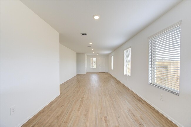 Photo - 617 Roaring Fls Dr