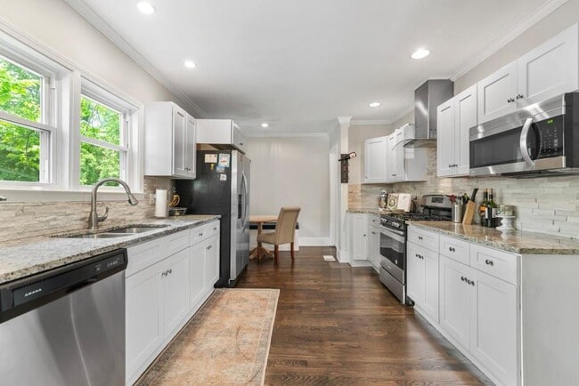 Photo - 1759 N Olympian Way SW