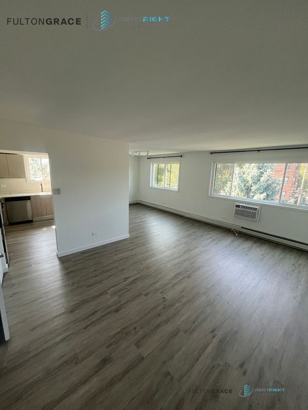 Photo - 7621 N Sheridan Rd