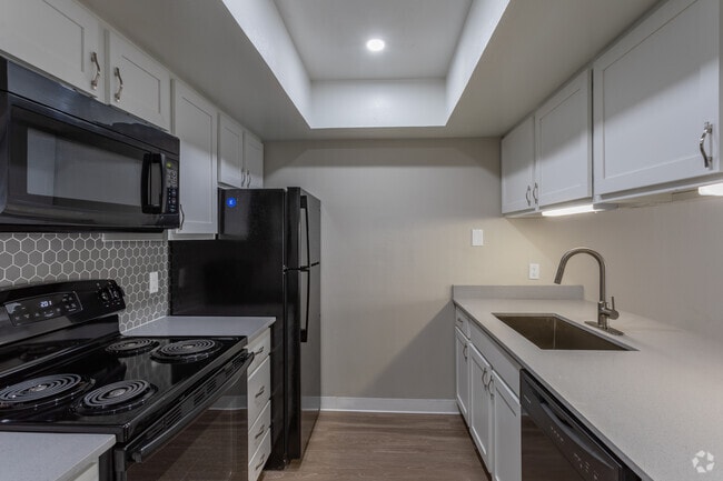 2BR, 2BA - 840 SF