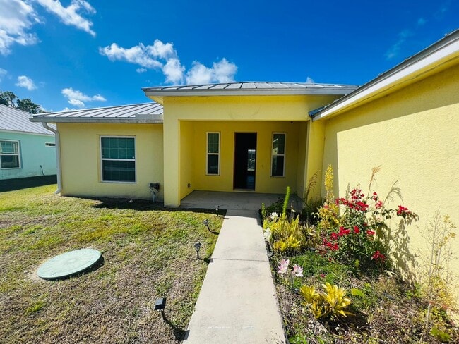 Photo - 1205 37th Ave SW