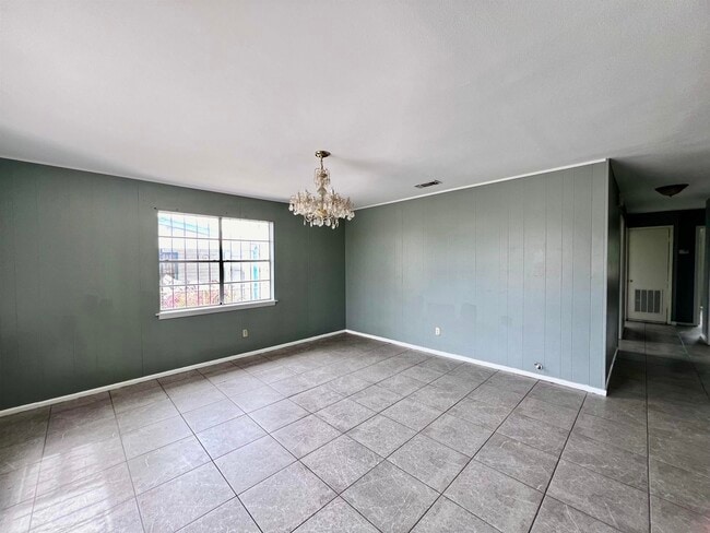 Photo - 110 N Malinche Ave