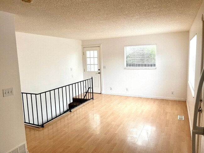 Photo - 3079 Lehman Ave
