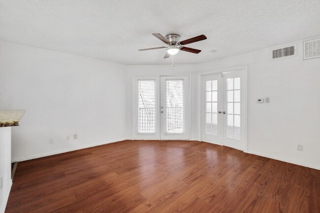 Photo - 9823 Walnut St Apartamento Unidad L304