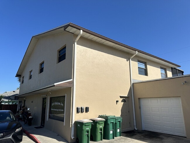 Building Photo - Beachside living!