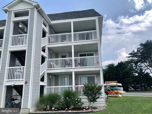 Building Photo - 30138 Cedar Shores Rd Unit D335