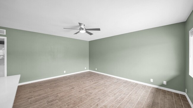 Photo - 1635 E Oak St Unit 2