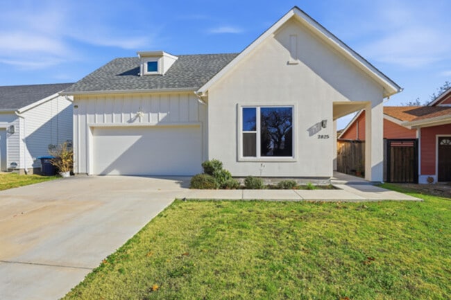 Building Photo - 2825 Townsend Dr