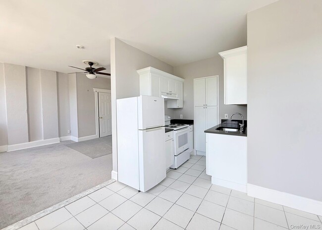 Photo - 132 W Boston Post Rd Unidad 5