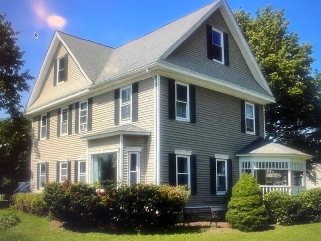 Building Photo - 277 Read St Unit 2