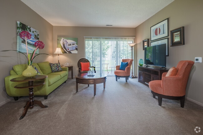 2BR, 2BA - 1,088SF - Living Room