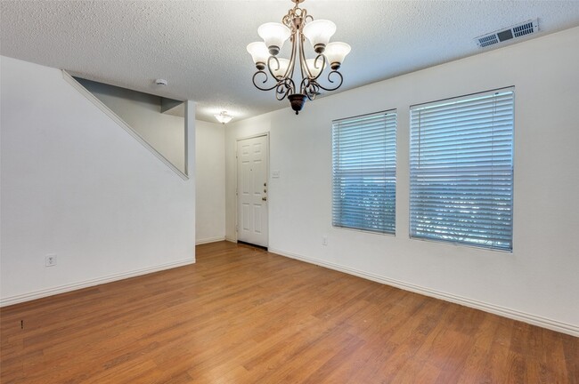 Photo - 5224 Royal Burgess Dr